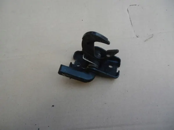 Verrou de capot OEM 8V0823480 pour Audi A3 8V image 2