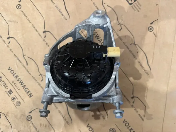AUDI A5 8W0 A4 Q5 Soporte Motor Izquierdo 4M0199371FC image 3