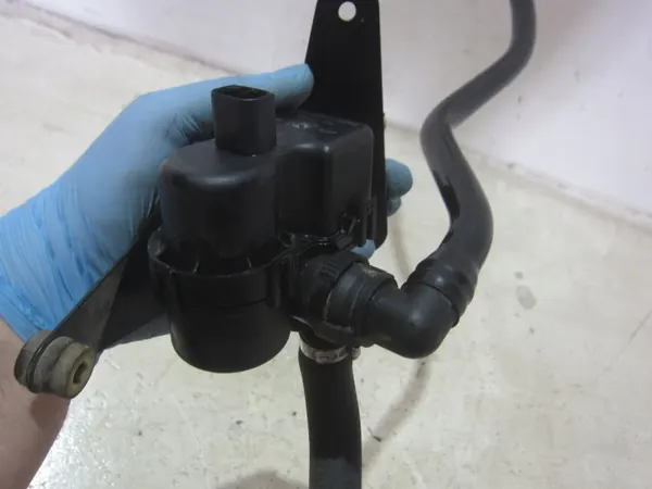 Pompe de Diagnostic de Fuite BMW OEM 16137193479 image 4