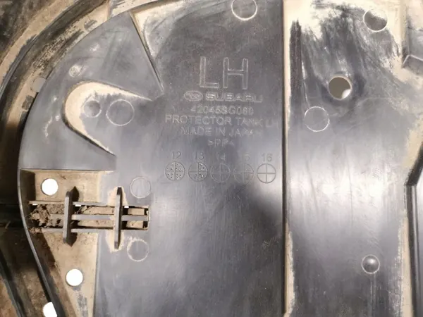 Subaru FBZ3540 underkroppsskydd - Begagnad OEM-del image 3