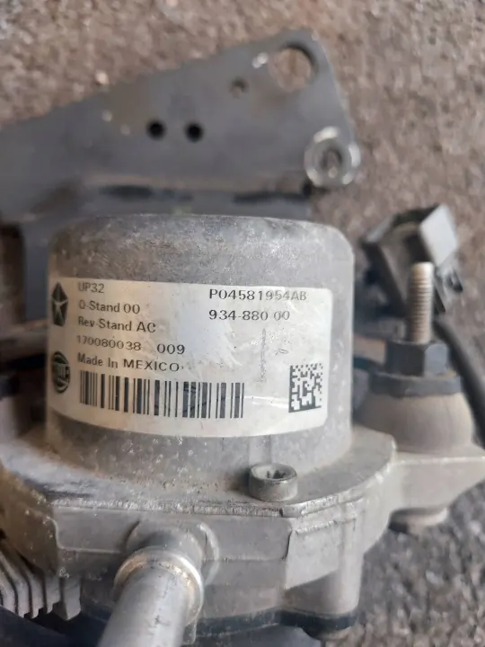 Pompe à vide OEM P04581954AB pour Jeep Grand Cherokee image 4