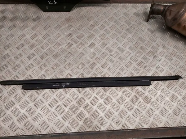 Junta rascador ventana derecha OEM 8U0839478 para Audi Q3 image 2