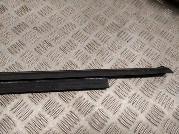Junta rascador ventana derecha OEM 8U0839478 para Audi Q3 image 3