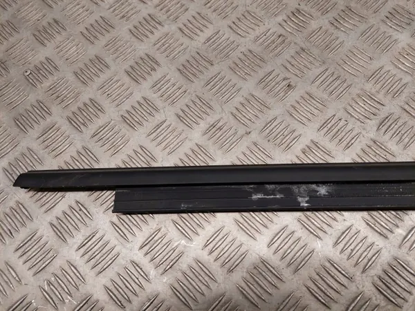 Junta rascador ventana derecha OEM 8U0839478 para Audi Q3 image 5