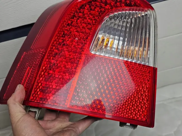 VOLVO XC70 II - lámpara trasera izquierda image 5