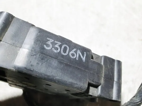 Mazda OE 3306N fläktmotor för Mazda 6 Diesel image 3