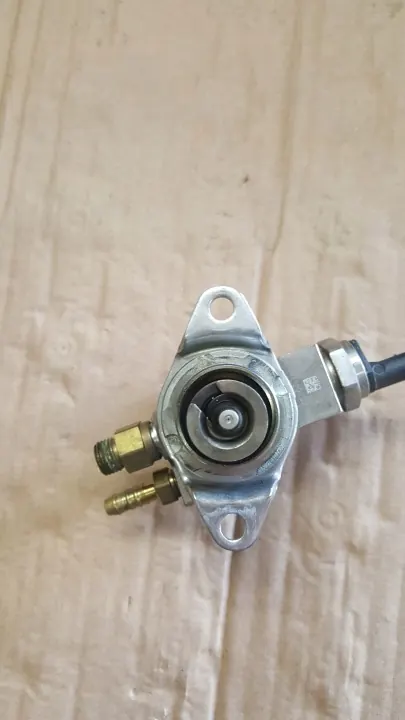 Bränslepumpsventil OEM 03C127026P för VW Passat B7 image 3