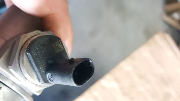 Bränslepumpsventil OEM 03C127026P för VW Passat B7 image 5