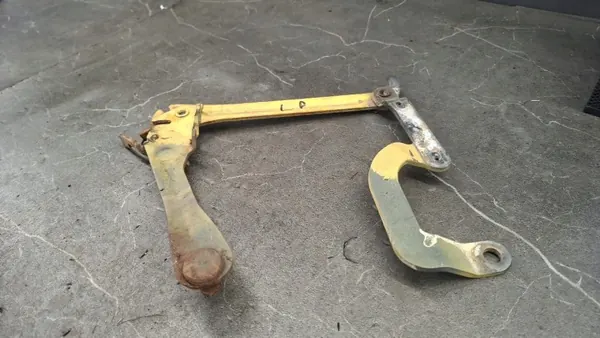 Mercedes W123 linker voor motorkapscharnier OEM image 2