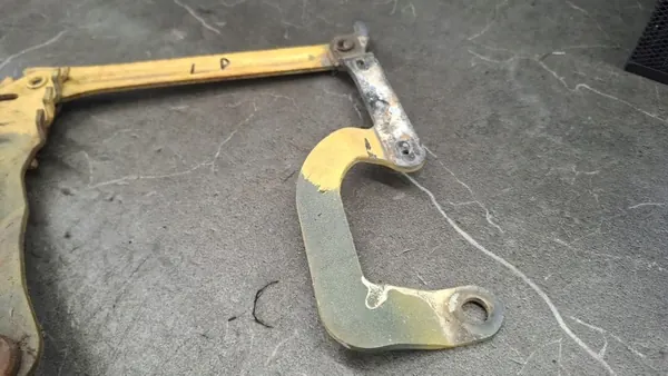 Mercedes W123 linker voor motorkapscharnier OEM image 4
