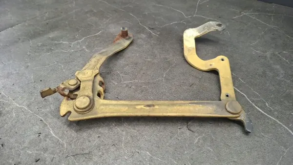 Mercedes W123 linker voor motorkapscharnier OEM image 5
