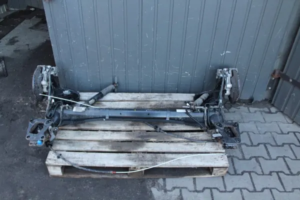 Suspension à poutre arrière Opel Combo E OEM 5781904 image 2