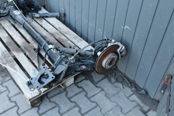 Suspension à poutre arrière Opel Combo E OEM 5781904 image 3
