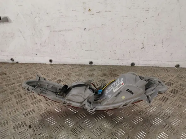Luz parachoques trasero Kia Sportage OEM FBZ13458 image 4