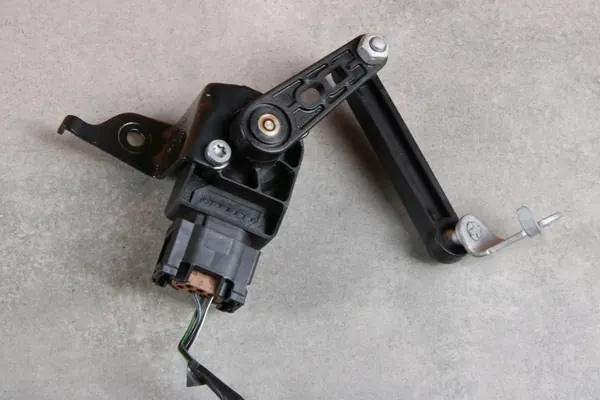 Koplampniveausensor Achter OEM 6870000 BMW image 3