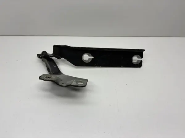 Audi A3 8Y motorhuve gångjärn höger fram OEM 8Y0823302B image 4