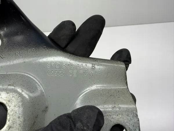 Audi A3 8Y motorhuve gångjärn höger fram OEM 8Y0823302B image 5