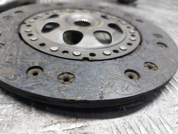 Kaksimassainen Flywheel + Levy + Painelevy + Laakeri Mercedes W168 A170 1.7 CDI image 6