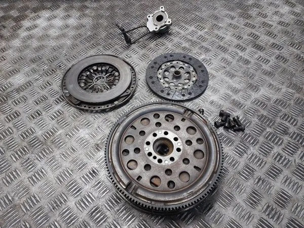 Kaksimassainen Flywheel + Levy + Painelevy + Laakeri Mercedes W168 A170 1.7 CDI image 9