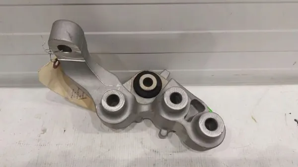 Chrysler Pacifica 2018 Motorsteun image 2