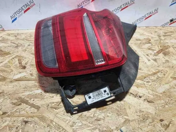 Lámpara trasera izquierda BMW 1 (F20) 2012 image 8