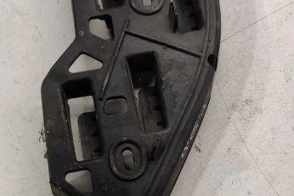 Guia de para-choque dianteiro direito VW POLO 2008 image 2