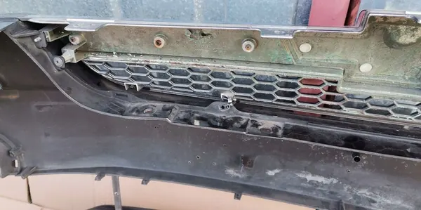 Parachoques delantero Chevrolet Captiva OEM image 8