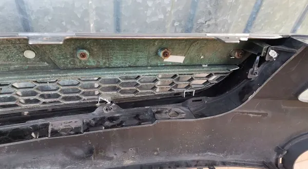 Parachoques delantero Chevrolet Captiva OEM image 9