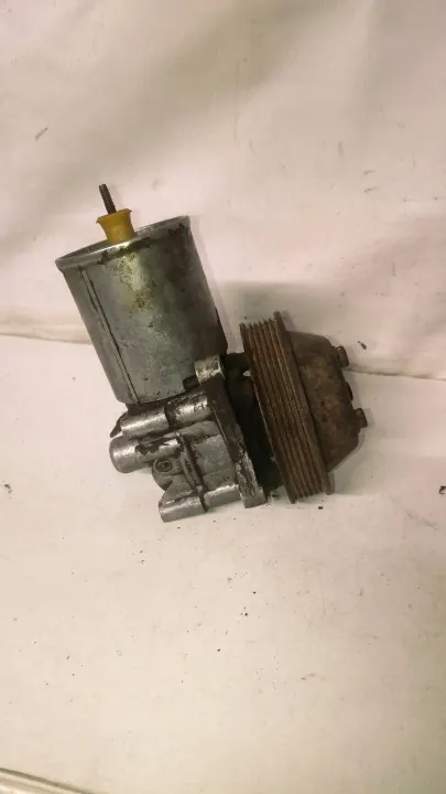 Pompe de direction OEM 1264603580 pour Mercedes W126 image 3