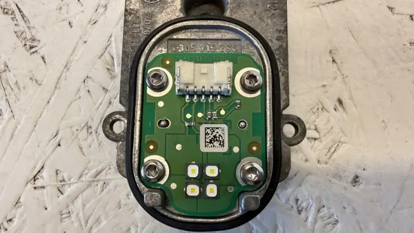 Módulo LED Mercedes Classe C W205 OEM 305715284 image 5