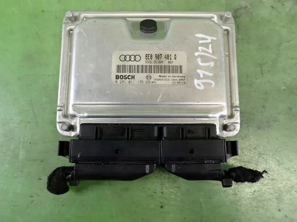 Audi A4 B6 5 TDI Moottorinohjain OEM 8E0907401Q image 2