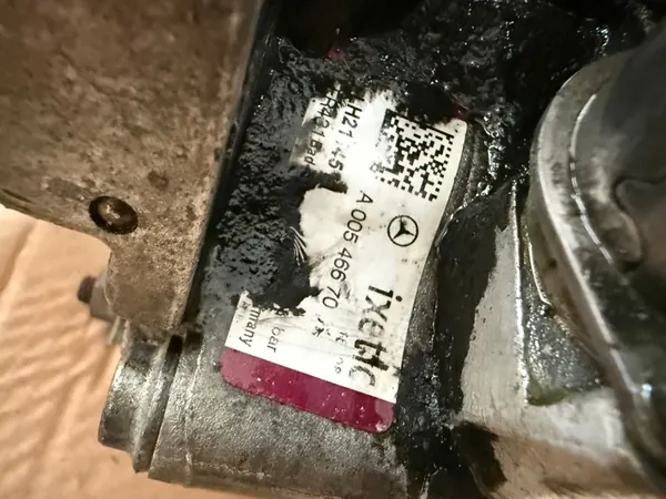 Mercedes W216 ABC Servostyrningspump A0054667001 image 2