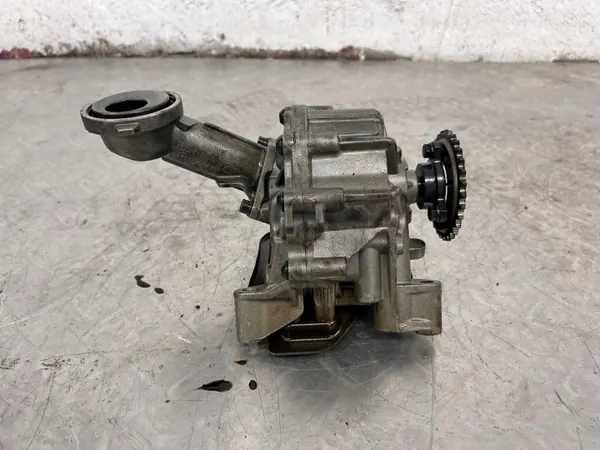 Pompe à huile BMW d'occasion OEM 757080607 pour X5M E70 image 3