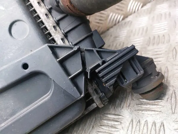 Conjunto de Radiador + Ventilador Ford Focus MK2 II Lift 1.6 16V OEM image 2