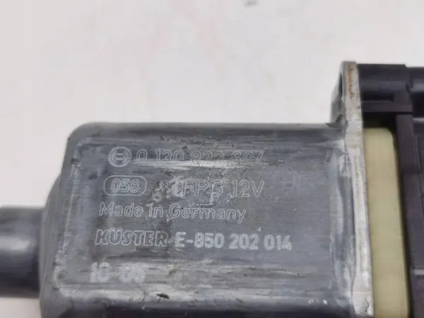 Motor de ventana derecha trasera OEM 5Q0959812D image 6