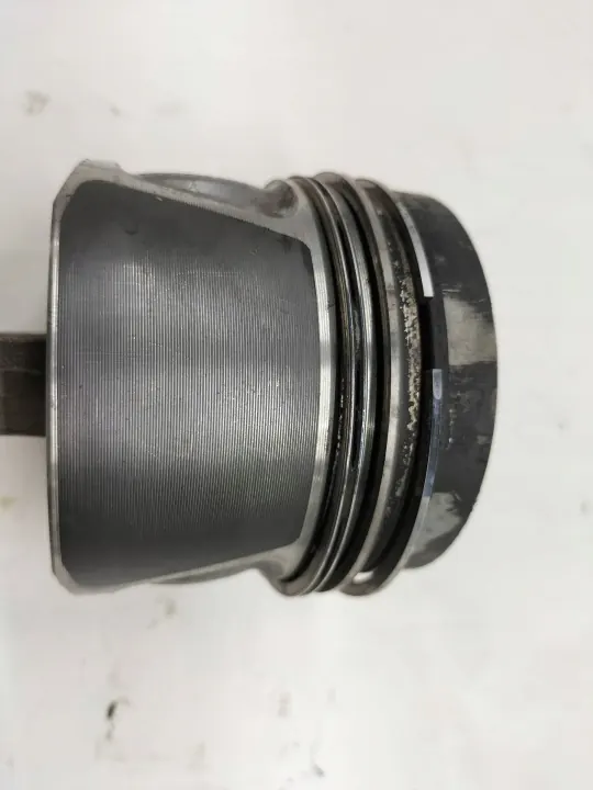 Kolben Pleuel Satz 32R2 2.0 TDI - Gebraucht image 3
