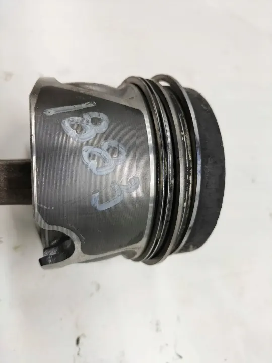 Kolben Pleuel Satz 32R2 2.0 TDI - Gebraucht image 4