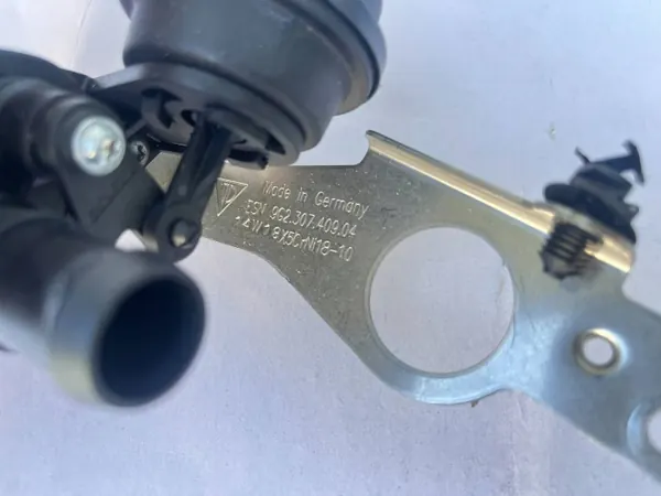 Porsche Boxster 982 Ölkühler-Ventil OEM 9g230740904 image 3