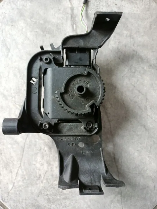 Motor compuerta calefacción Skoda Fabia I OEM 6Q0907511 image 3