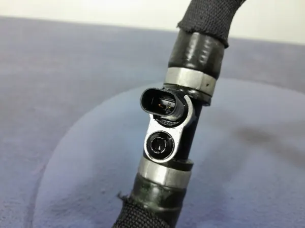 Audi OE Watertemperatuursensor OEM 4G0121140S Gebruikt image 4