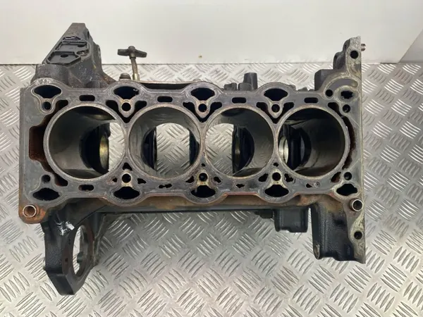 Opel Corsa D 2007 Motorblok - Gebruikt OE-Onderdeel image 2