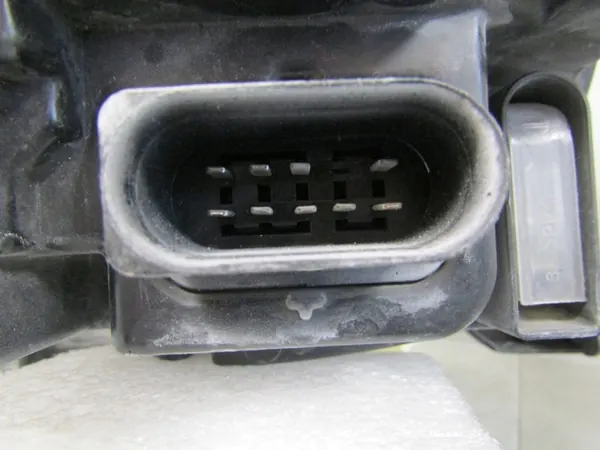 Etuvalaisin VW Amarok 2H1 09-14 OI image 6