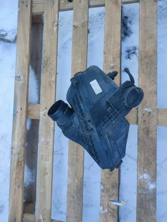 Audi Ilmansuodinkotelo OEM 8K0133837AB image 2