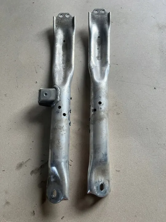 TESLA S Etu turvavyön tuki image 1