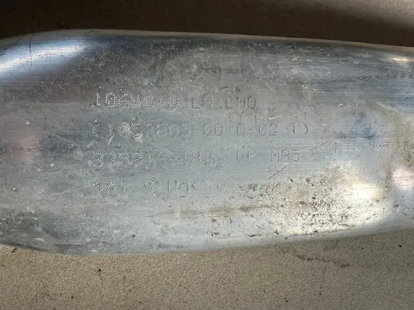 TESLA S Etu turvavyön tuki image 3