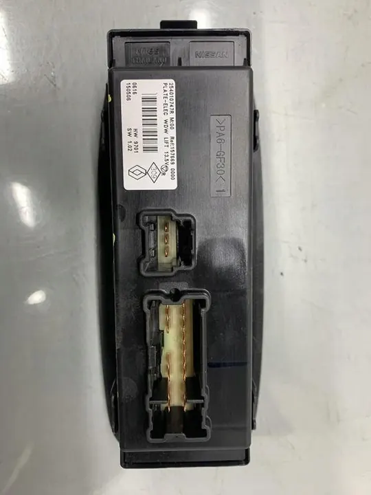 Linker vorderer Schalter Renault Kadjar 254010747R image 4