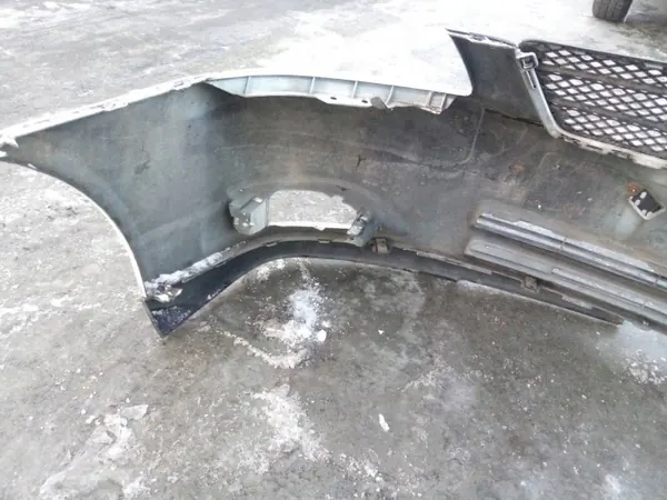 Para-choques dianteiro Toyota Corolla OEM 521191E917 Usado image 5