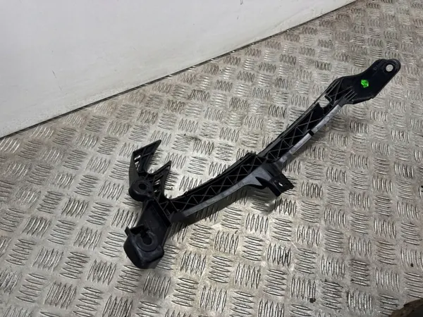 Subaru OE 57707AN00A Höger strålkastarfäste image 5