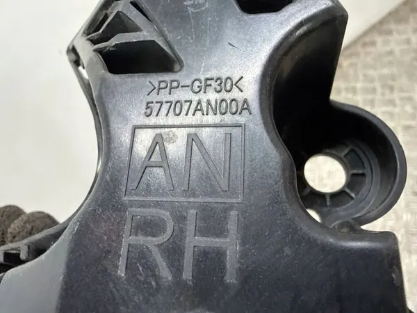 Subaru OE 57707AN00A Höger strålkastarfäste image 7