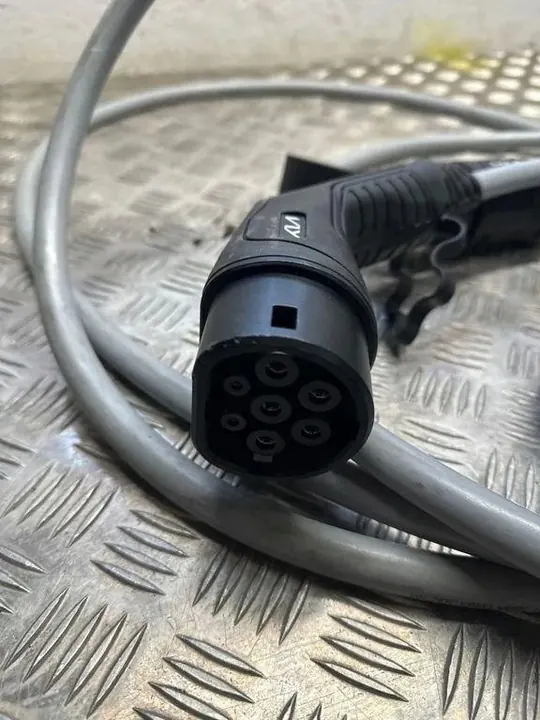 Câble de chargement de batterie KIA EV6 image 1